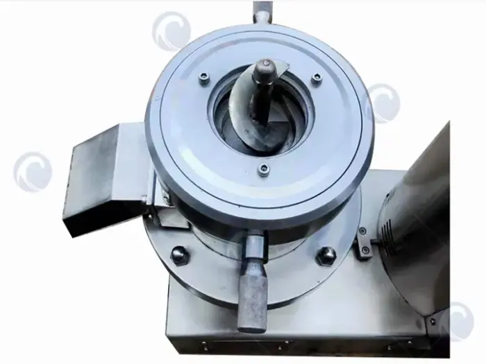 Internal structure of the chili sauce grinding machine