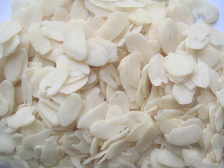 Sliced peanut pieces