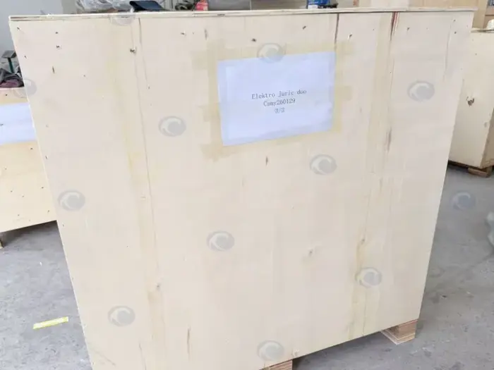 Pomegranate Juicing Machine Packed In Wooden Case